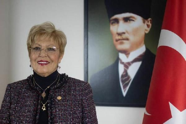 Eski CHP İzmir Milletvekili Canan Arıtman son yolculuğuna uğurlandı - Sayfa 2