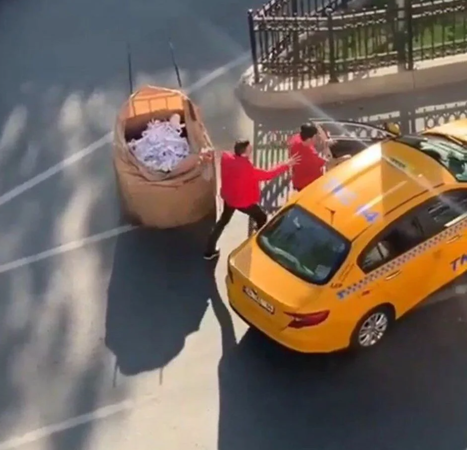 İki taksicinin müşteri kavgası: Caddeyi boks ringine çevirdiler - Sayfa 3