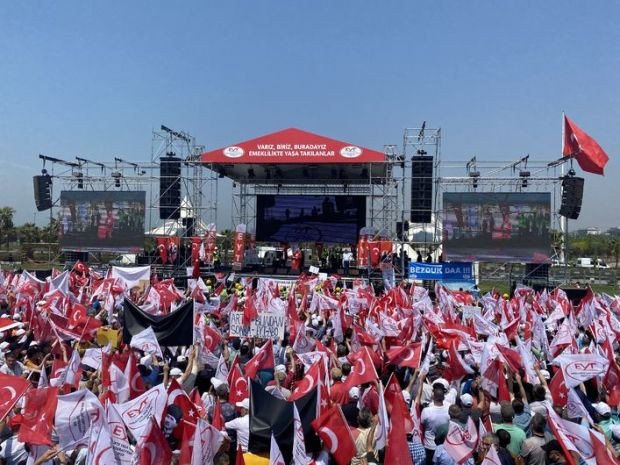 İstanbul'da EYT mitingi düzenlendi: "En güzel tepkimizi sandıkta göstereceğiz" - Resim : 3