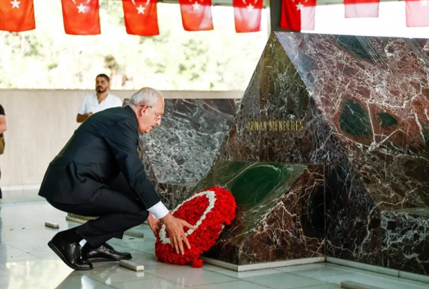 Kılıçdaroğlu'ndan Özal ve Menderes'in anıt mezarlarına ziyaret - Resim : 1