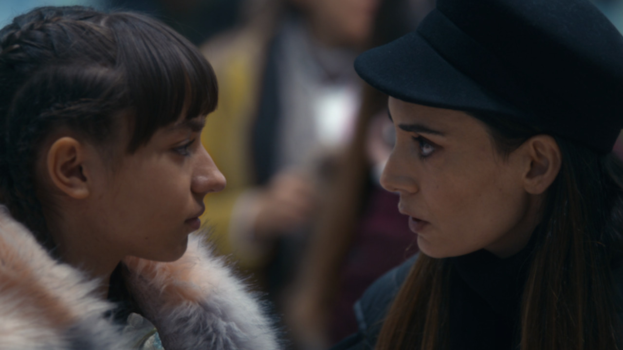 Netflix'i sallayan Biz Kimden Kaçıyorduk Anne dizisi konusu ne, oyuncuları kimler?