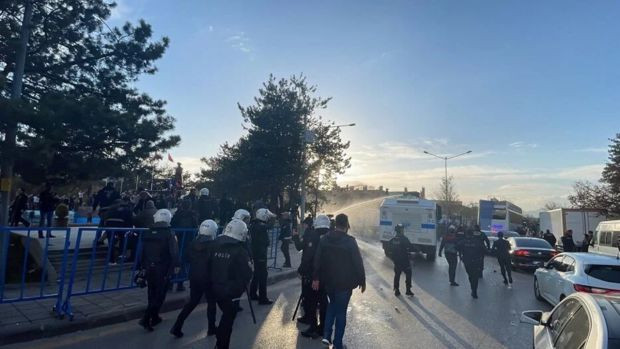 Ekrem İmamoğlu'na Erzurum'da taşlı saldırı! - Resim : 3