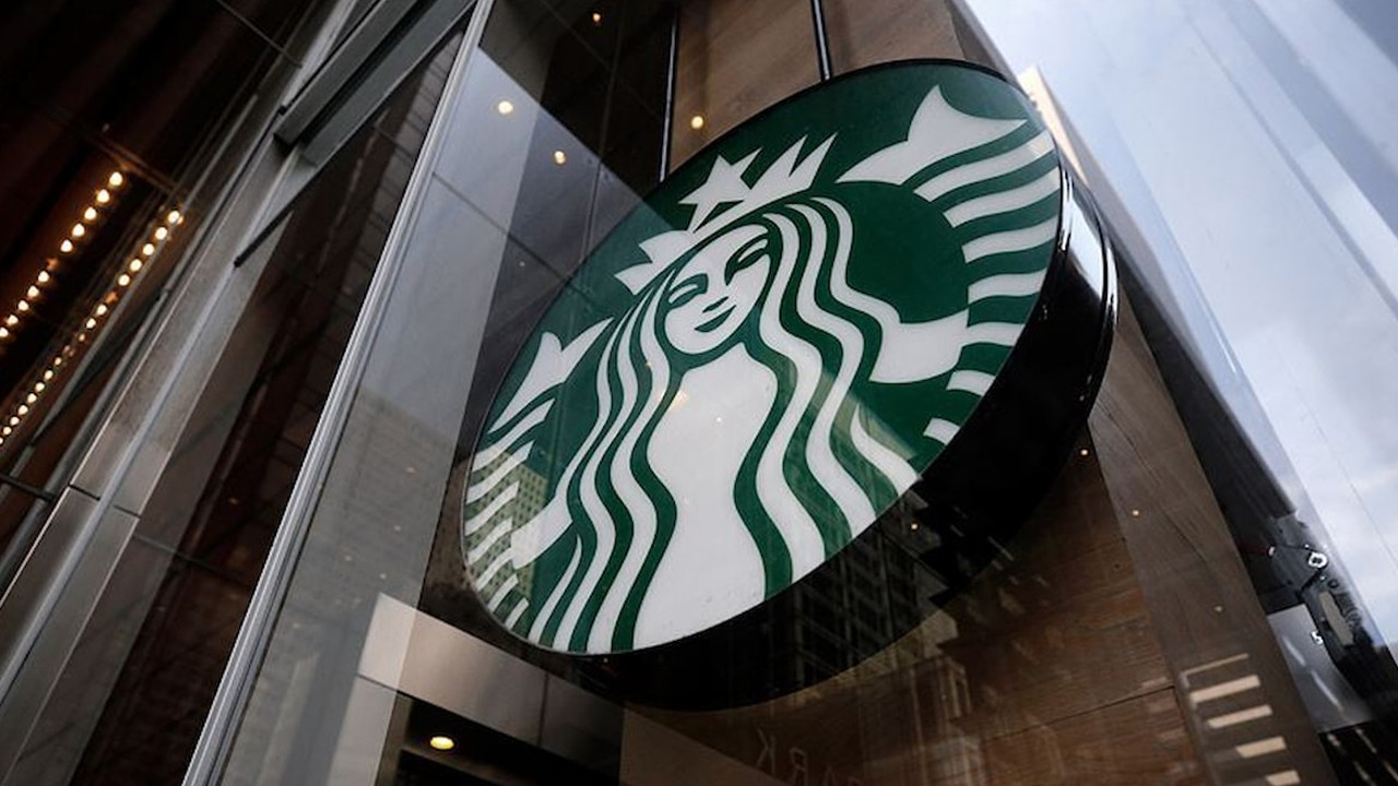 Starbucks ofise geri dönmeyen personelini işten atmakla tehdit ediyor