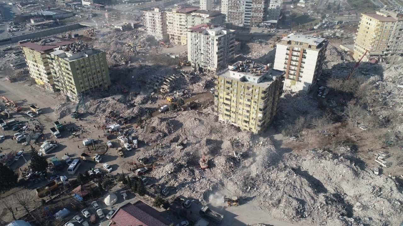 75 kişinin öldüğü Ebrar Sitesi K Blok 5 saniyede yıkılmış