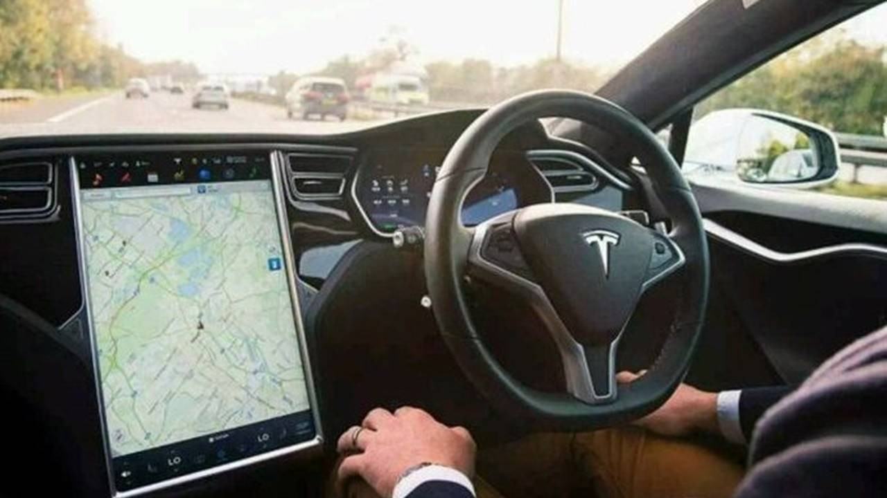 Tesla'nın otopilot özelliği 13 ölümcül kazaya neden oldu