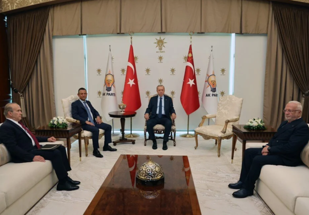 Cumhurbaşkanı Erdoğan ile Özgür Özel görüşmesi sona erdi! - Resim : 3
