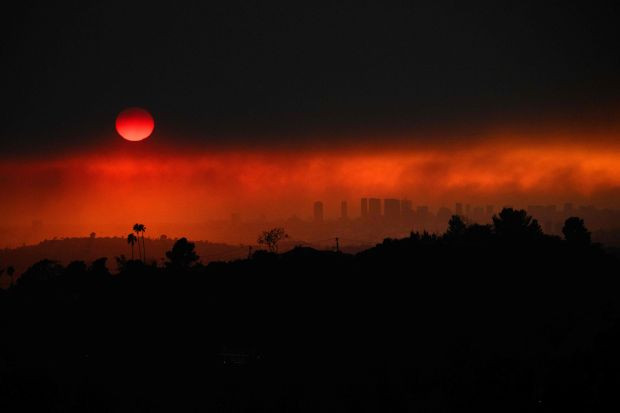 ABD'de can kaybı artıyor! Alevler Los Angeles'ı yutmaya devam ediyor... - Resim : 3