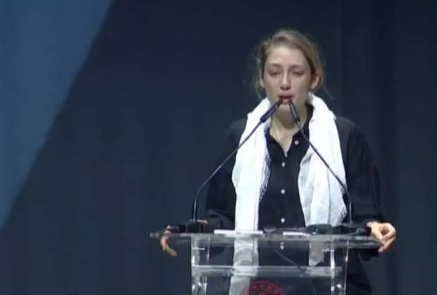 Sırrı Süreyya Önder'e veda: Ceren Önder Kandemir AKM'de gözyaşlarına boğuldu: Son mektubu okudu - Resim : 4