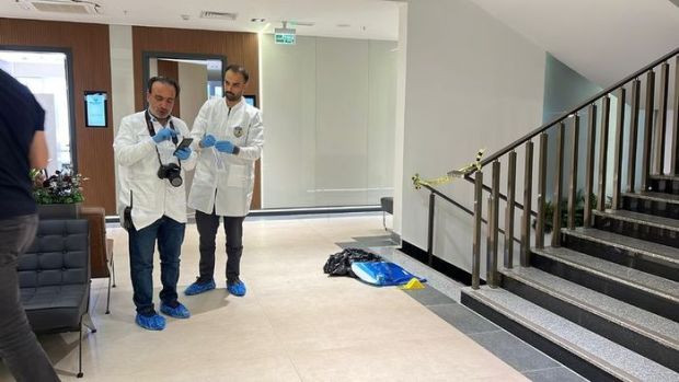 Hastane kan gölüne döndü! Eski koca Eser'i katletti! - Resim : 1
