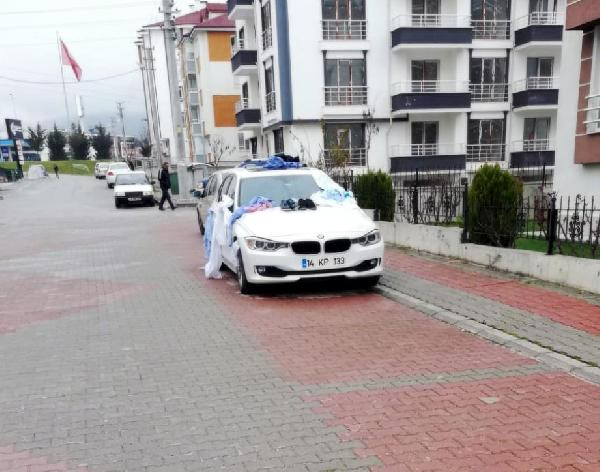 Eve gelmeyen eşinin kıyafetlerini otomobile bağlayıp not yazdı - Sayfa 2