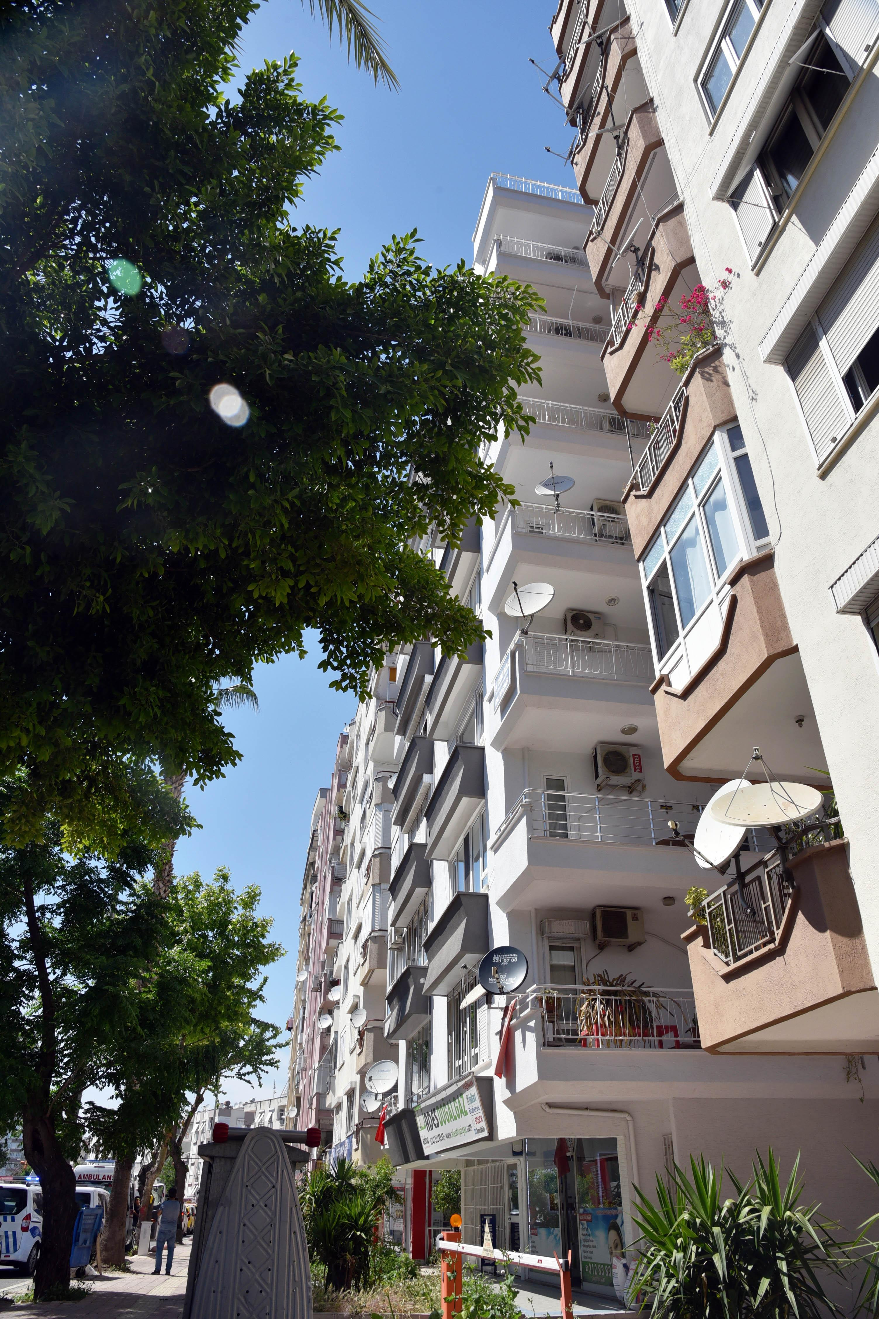 Baba-oğul kavgası! Eşyaları 7. kattan aşağı attı - Sayfa 3
