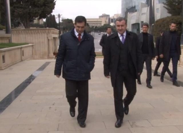 Bakan Bak, Azerbaycan ve Türk Şehitliği'ni ziyaret etti