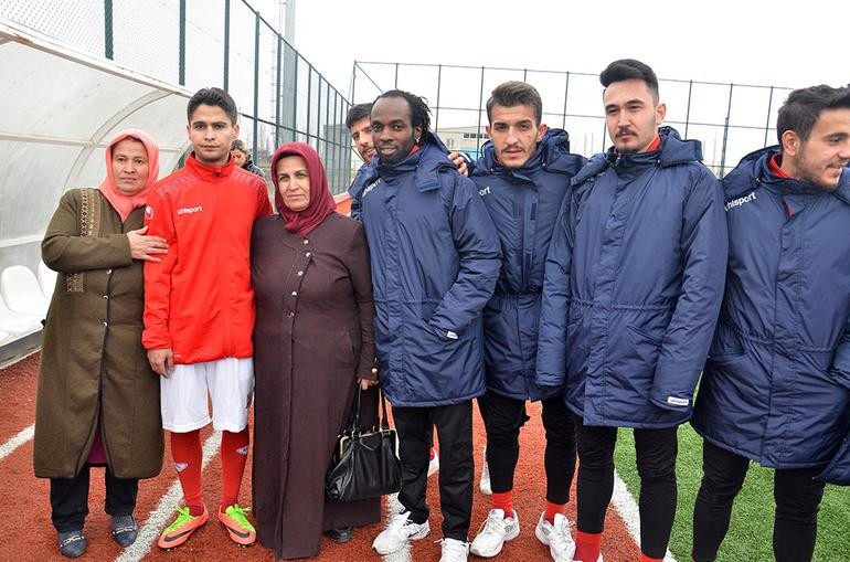 Balona rövaşata atarak meşhur olmuştu! Transfer oldu - Resim : 1