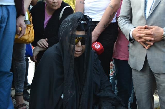 Bülent Ersoy, Aydoğan'ın mezarı başından ayrılmak istemedi