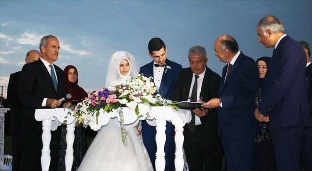 Eski ve yeni bakan nikah şahitleri oldu 