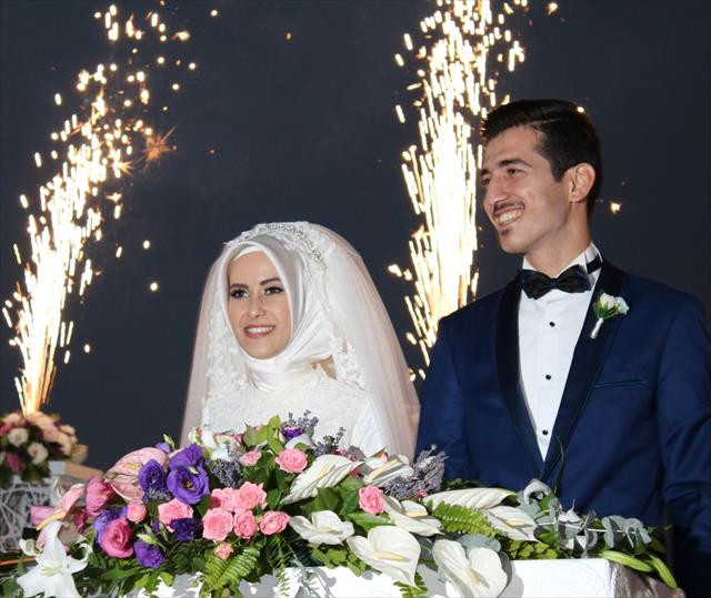 Eski ve yeni bakan nikah şahitleri oldu 
