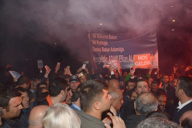 Efkan Ala meşalelerle karşılandı