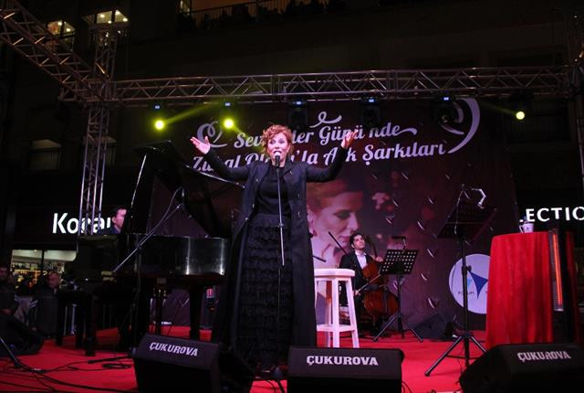 Zuhal Olcay, Mersinlilere unutulmaz bir gece yaşattı 