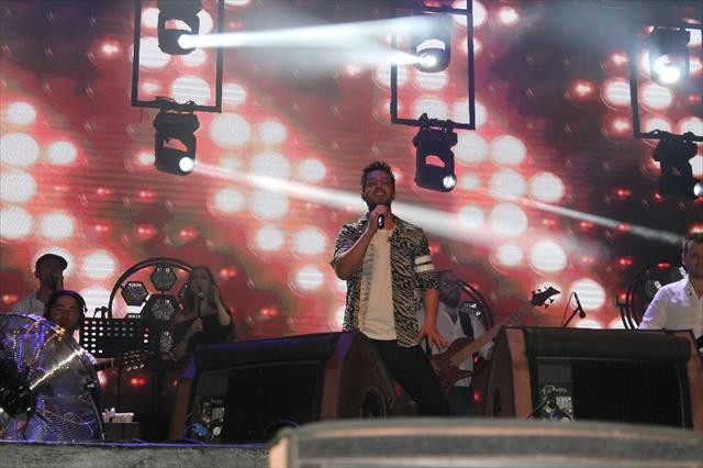 Murat Boz Kocaeli'yi salladı