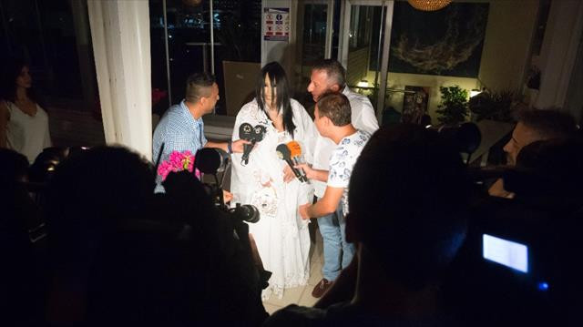 Bülent Ersoy Bodrum'da 4 kral dairesi kapattı