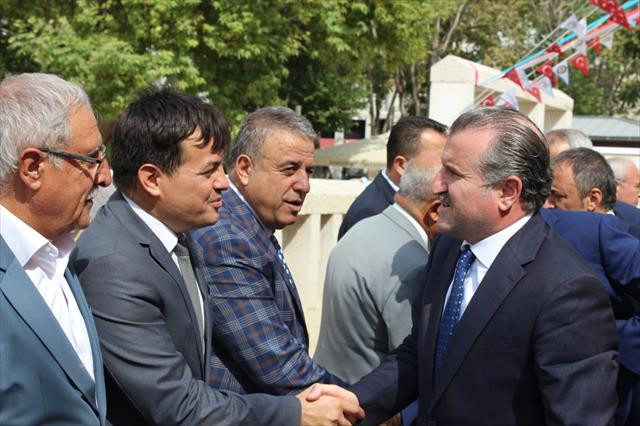 Gençlik ve Spor Bakanı 40 davul-zurna ile karşılandı