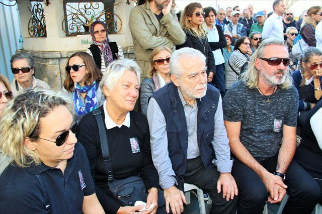 Birce Akalay gözyaşlarına boğuldu