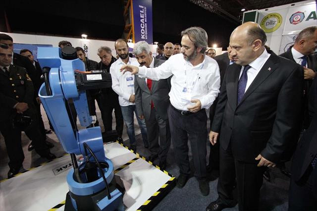 Başbakan Yardımcısı Işık'tan 'Atak Robot'a özel ilgi