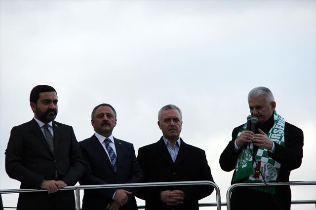 Başbakan Yıldırım'a Kırşehir'de coşkulu karşılama