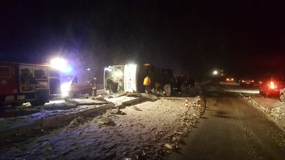 Kırşehir'de yolcu otobüsü devrildi - Resim : 1