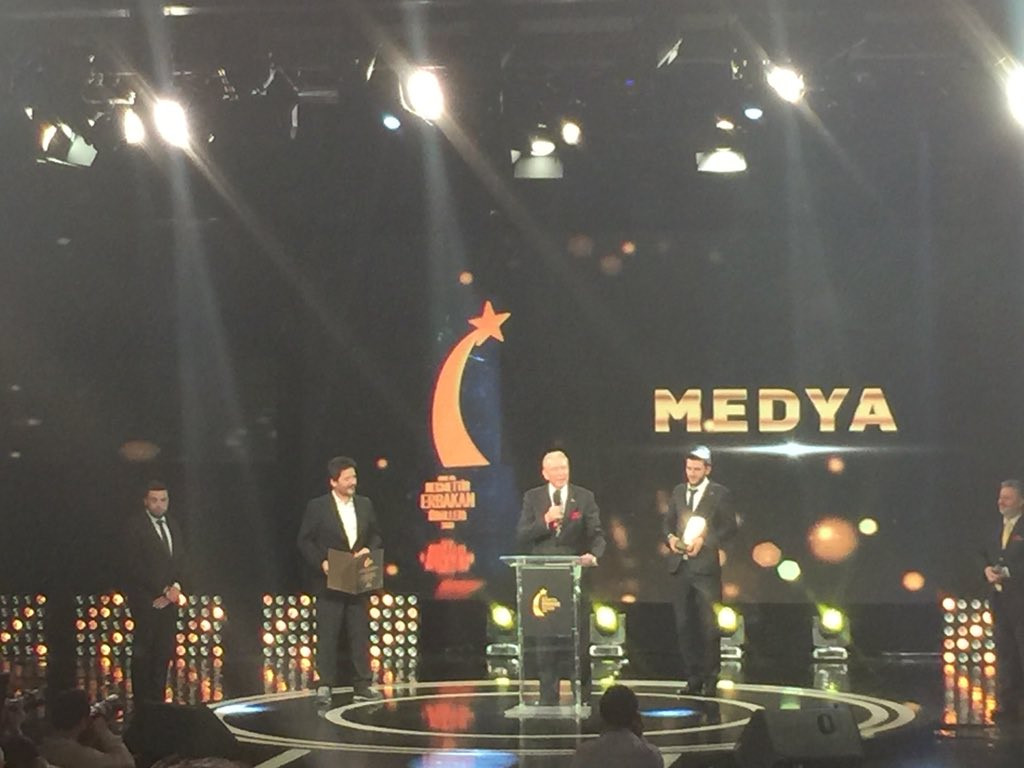 Erbakan Ödülleri töreninde tepki çeken görüntü - Resim : 2