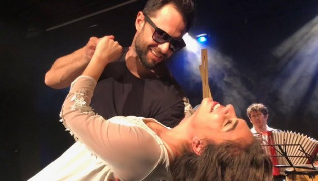 Özgün, Down sendromlular için sahnede - Resim : 1