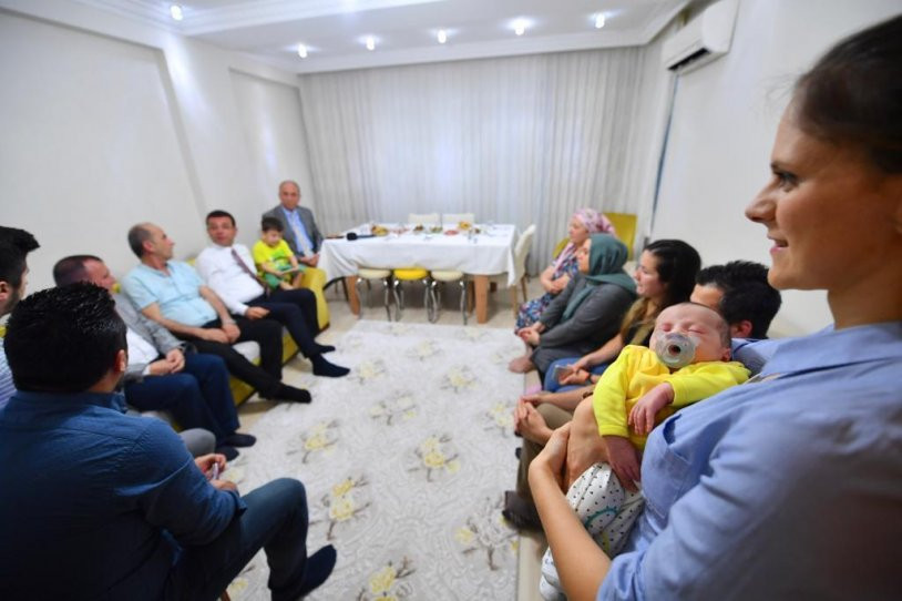 İmamoğlu�na Zeytinburnu�nda büyük ilgi&hellip; F5Haber